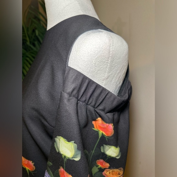 Ted Baker London Amarga Kensington Cold Shoulder Blouse Floral Black EUC 2 Small - Picture 4 of 9